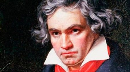 Создание какого стиля приписывают Бетховену?