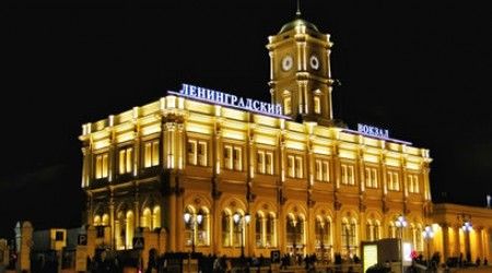 Чего в 2013 году лишился в результате реконструкции Ленинградский вокзал в Москве?