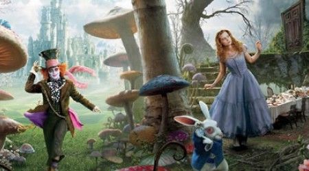 Кто НЕ сидел за столом во время Безумного чаепития в сказке Кэролла «Алиса в стране Чудес»?