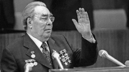Завершите партийный лозунг Брежневской эпохи: "Экономика должна быть …"