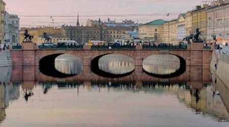 По какому из мостов проходит Невский проспект?