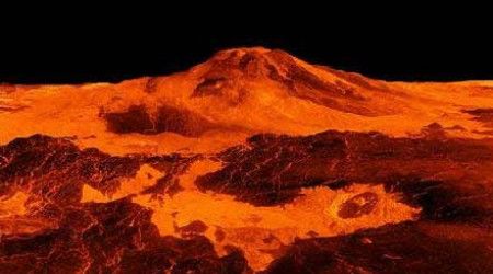 Чем объясняется очень высокая температура у поверхности Венеры?