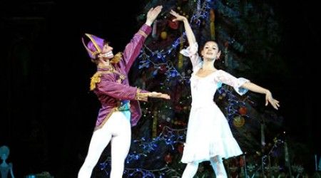 Какой балет начинается сценой у рождественской ёлки?