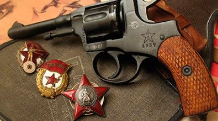 В честь кого из этих маршалов назывался советский значок для награждения метких стрелков?
