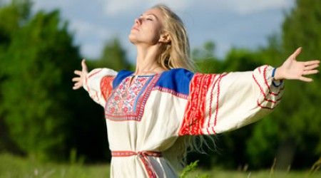 Какой день многие славяне называют словом «неделя»?