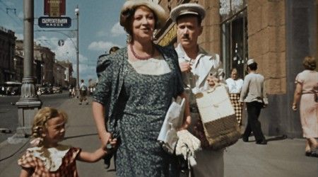Кто вместе с Риной Зелёной написал сценарий советского фильма "Подкидыш"?
