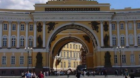 Выше какого здания Николай I запретил строить дома в Санкт-Петербурге?