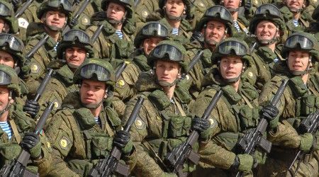 Чьё имя носит крупнейший армейский художественный коллектив России — ансамбль песни и пляски?