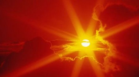 За какое время солнечный луч проходит расстояние от Солнца до Земли?