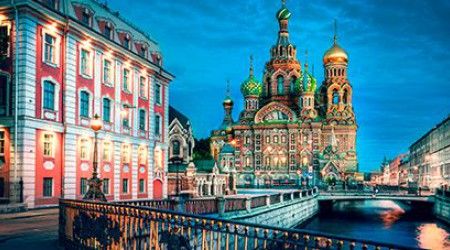 Чем должен был стать Петербург между Европой и Россией в поэме Пушкина «Медный всадник»?