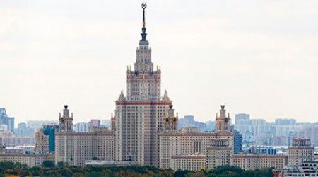 В каком городе построены 7 абсолютно идентичных сталинских высотных домов?
