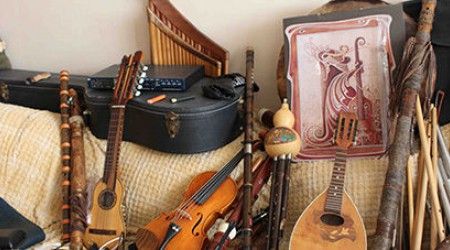 Музыкальные инструменты какой группы изготавливал Антонио Страдивари?