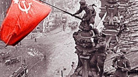 Как звали младшего сержанта Кантария, водрузившего знамя Победы над Рейхстагом?