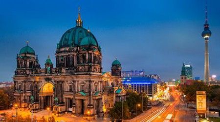 В пойме какой реки находится исторический центр Берлина?