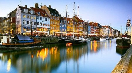 Как называется расположенный в центре Копенгагена знаменитый парк развлечений?