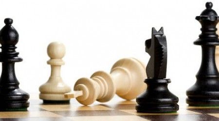 Как в шахматной партии называется недостаток времени на обдумывание хода?
