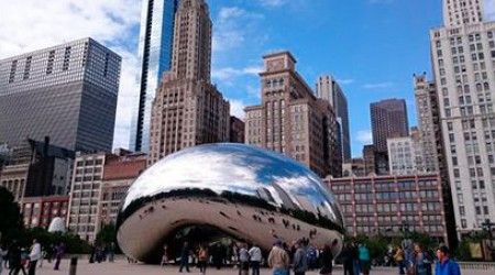 Что означает изменённое французами слово из языка местных индейцев, давшее название городу Чикаго?