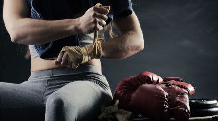 В каких единицах измеряется вес боксерских перчаток?