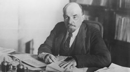 Кто из писателей, посетив Советскую Россию и пообщавшись с Лениным, решил, что коммунизм — творческая сила?