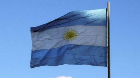 Как переводится на русский язык слово, от которого образовано название Аргентины?