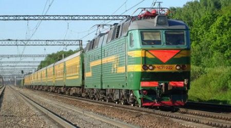 В какой город ходит из Москвы фирменный поезд «Соловей»?