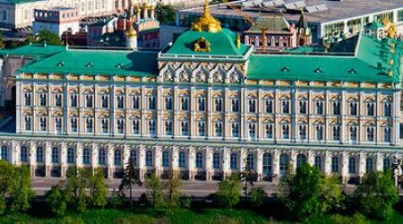 Какой дворец первоначально был на месте Большого Кремлёвского дворца?