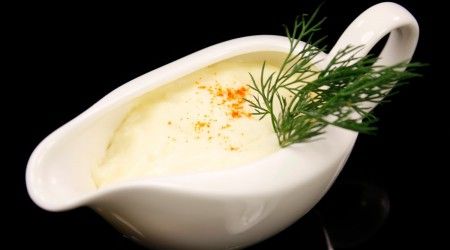 В кухне какой страны соус «бешамель» является одним из пяти основных соусов национальной кухни?