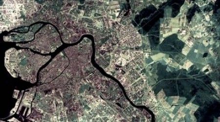Какой российский город изображен на этой фотографии из космоса?
