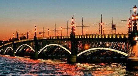 Какой из мостов через Большую Неву находится рядом с Петропавловской крепостью?