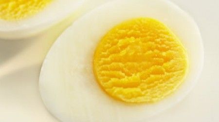 Как называется яйцо, сваренное гуще, чем всмятку, но не вкрутую?