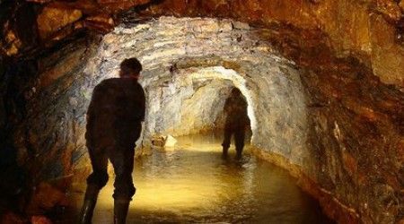 Путешествия по подземным полостям (пещерам, системам пещер, в том числе частично затопленным водой) называется ?