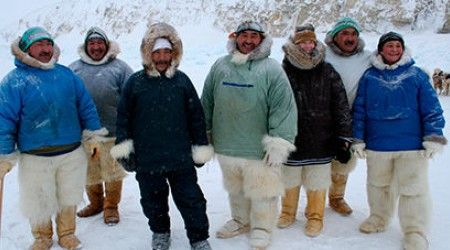 На каком острове живёт большинство эскимосов Дании?