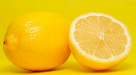 Шкурки скольки лимонов уходят на изготовление 1 кг эфирного масла?