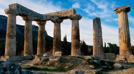 Как называлась жрица храма Аполлона в Дельфах?