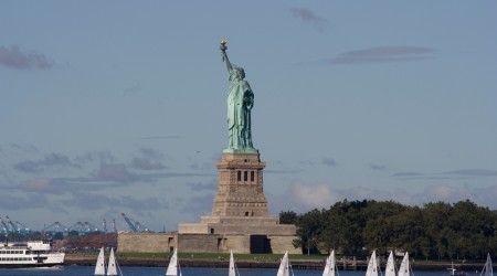 В каком государстве был воздвигнут памятник Статуи Свободы, который сегодня находится в США?