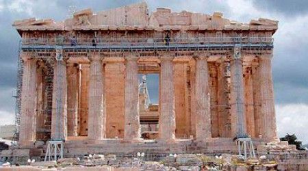 Какой древнегреческой богине посвящен памятник античной архитектуры Парфенон?