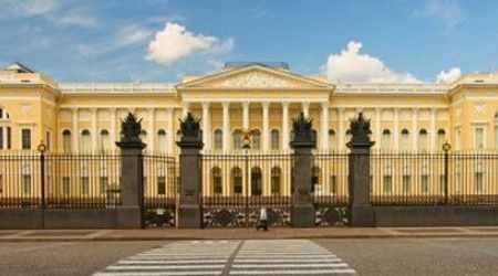 Какое количество картин имелось в собрании Русского музея на момент его открытия?