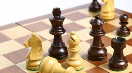 В какую шахматную фигуру не может превратиться пешка?