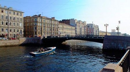 Какой мост и через какую реку приводит нас прямо к Большому драматическому театру имени Г. А. Товстоногова (БДТ)?