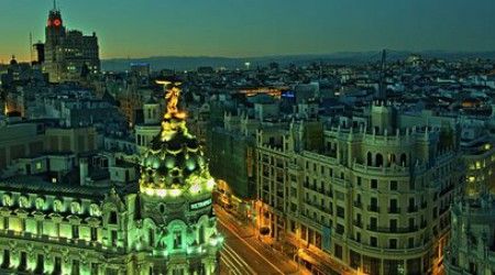 Какая из приведенных ниже достопримечательностей НЕ находится в Мадриде?