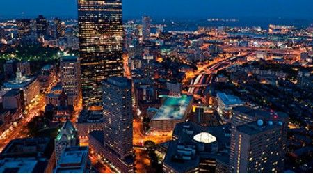 В какой период выпадает самое многочисленное количество осадков в Бостоне (США)?