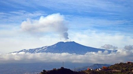 На каком острове расположен вулкан Этна?