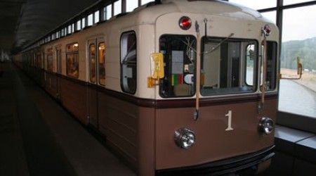 Какую тягу использовали первые в мире поезда метро?