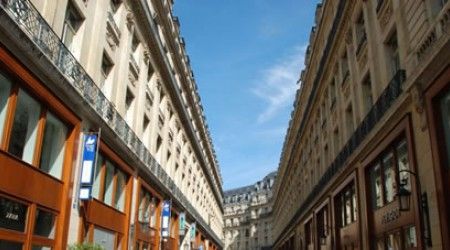 Какой из знаменитых концертных залов находится на бульваре Капуцинов в Париже?