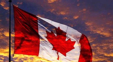 Какой язык, кроме английского, является официальным в Канаде?
