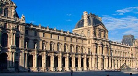 Каким архитектором была сооружена колоннада Лувра?