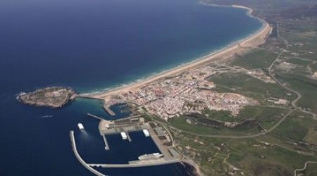 Как называется испанский город, где когда-то арабы собирали пошлину с проходивших через Гибралтар судов?