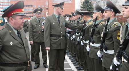 Какие лычки нашиты на погоны старшего сержанта Российской армии?
