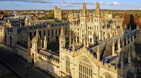 В чём состязаются на Темзе Оксфордский и Кембриджский университеты?