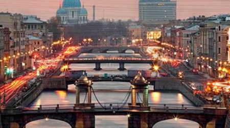 Какой из мостов Санкт-Петербурга называют поющим за то, что при проходе по нему его цепи издают соответствующие звуки?